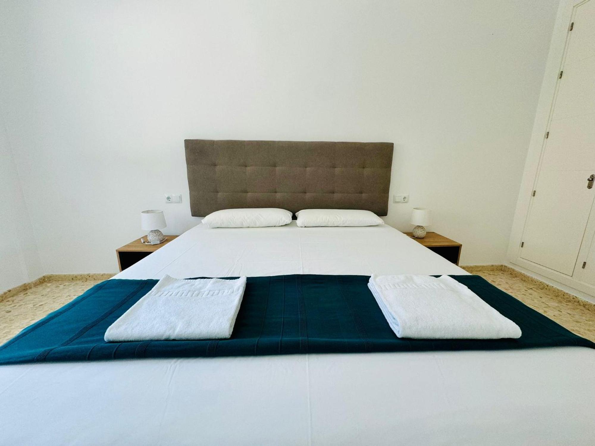 Apartamentos La Muralla Grupo Ac Gestion Cadiz Luaran gambar